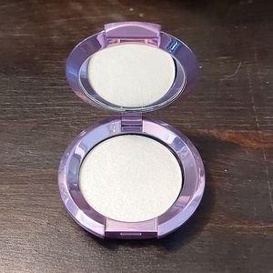 Becca mini highlighter